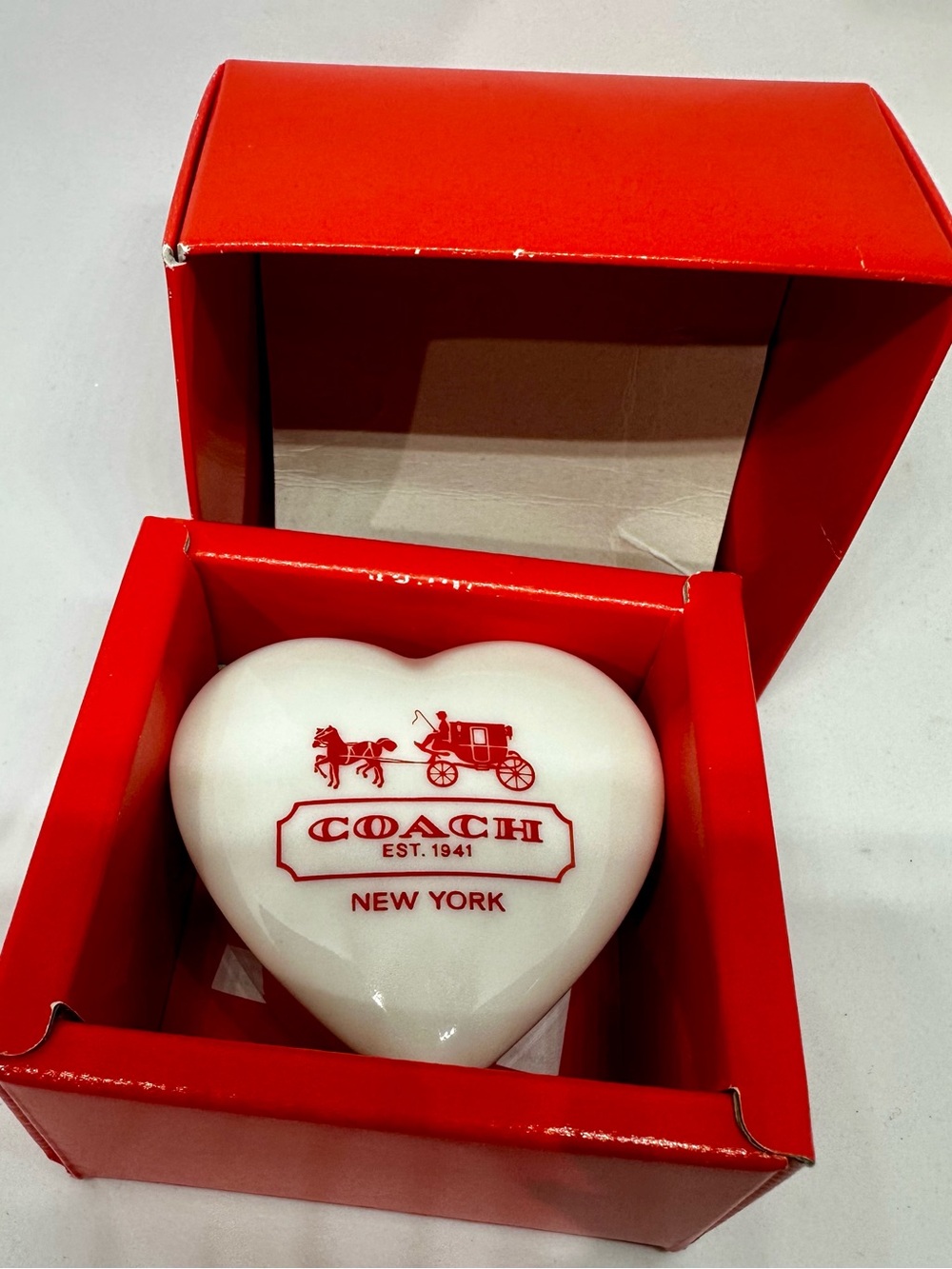 Authentic Vintage COACH Ceramic Heart Trinket Box with Original Presentation Box - Picture 2 of 10